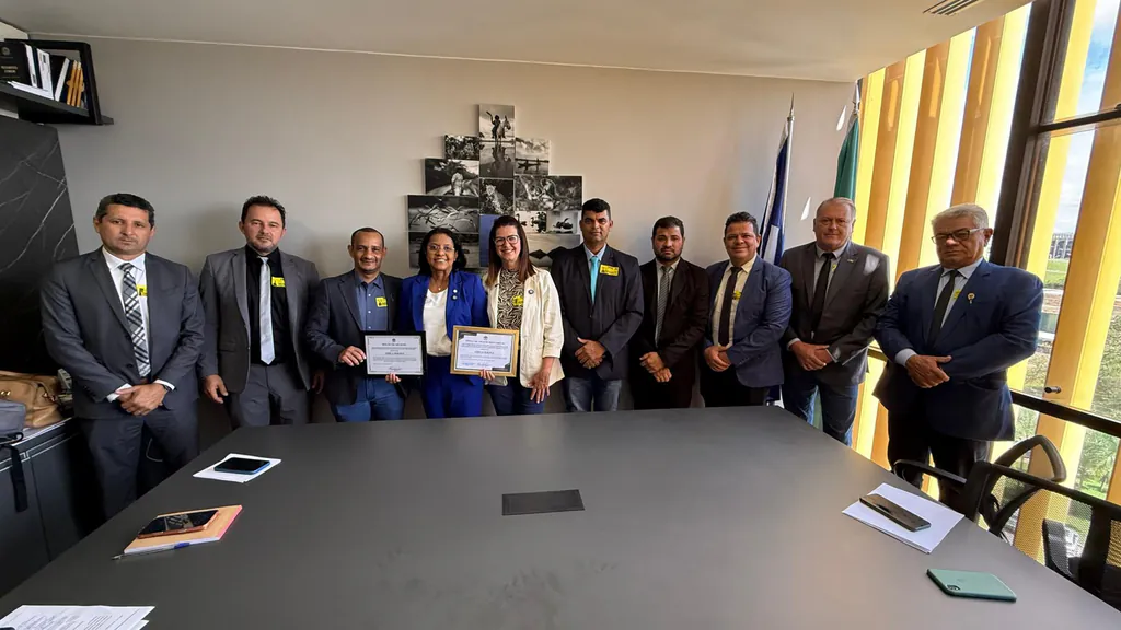 Pelézinho e os vereadores de São José do Rio Claro no gabinete da deputada federal Gisela Simona, em Brasília