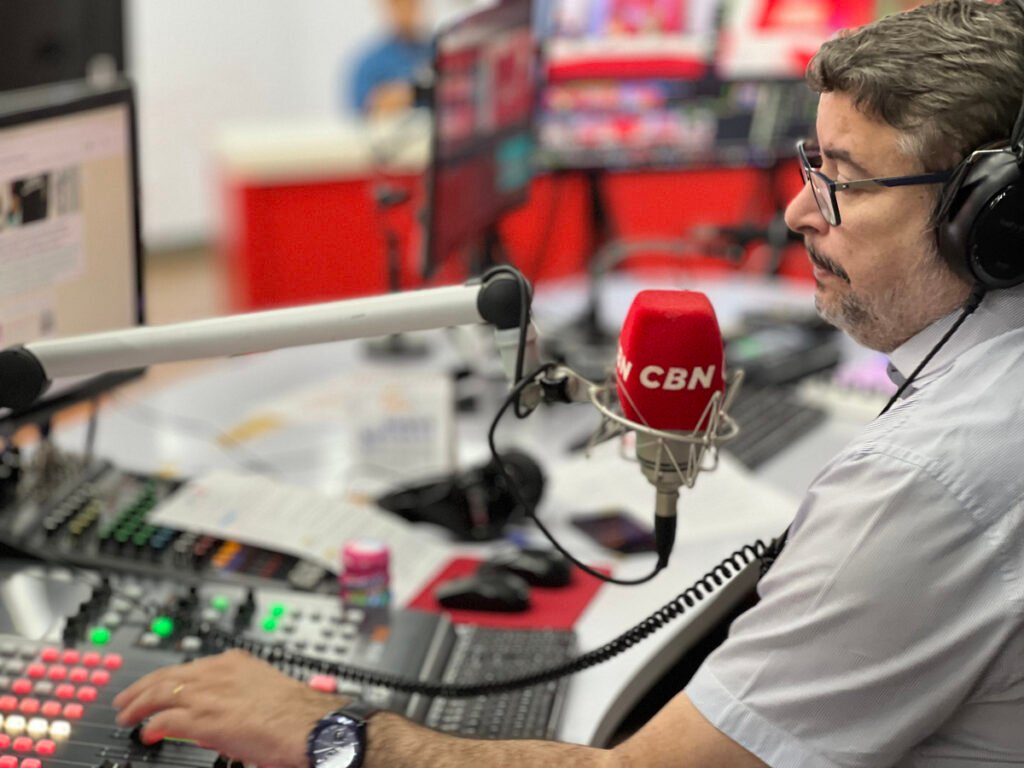 Pelezinho fala sobre sua trajetória e desafios como presidente da UCMMAT em entrevista na CBN Cuiabá 2 entrevista vereador pelezinho radio cdn cuiaba 03